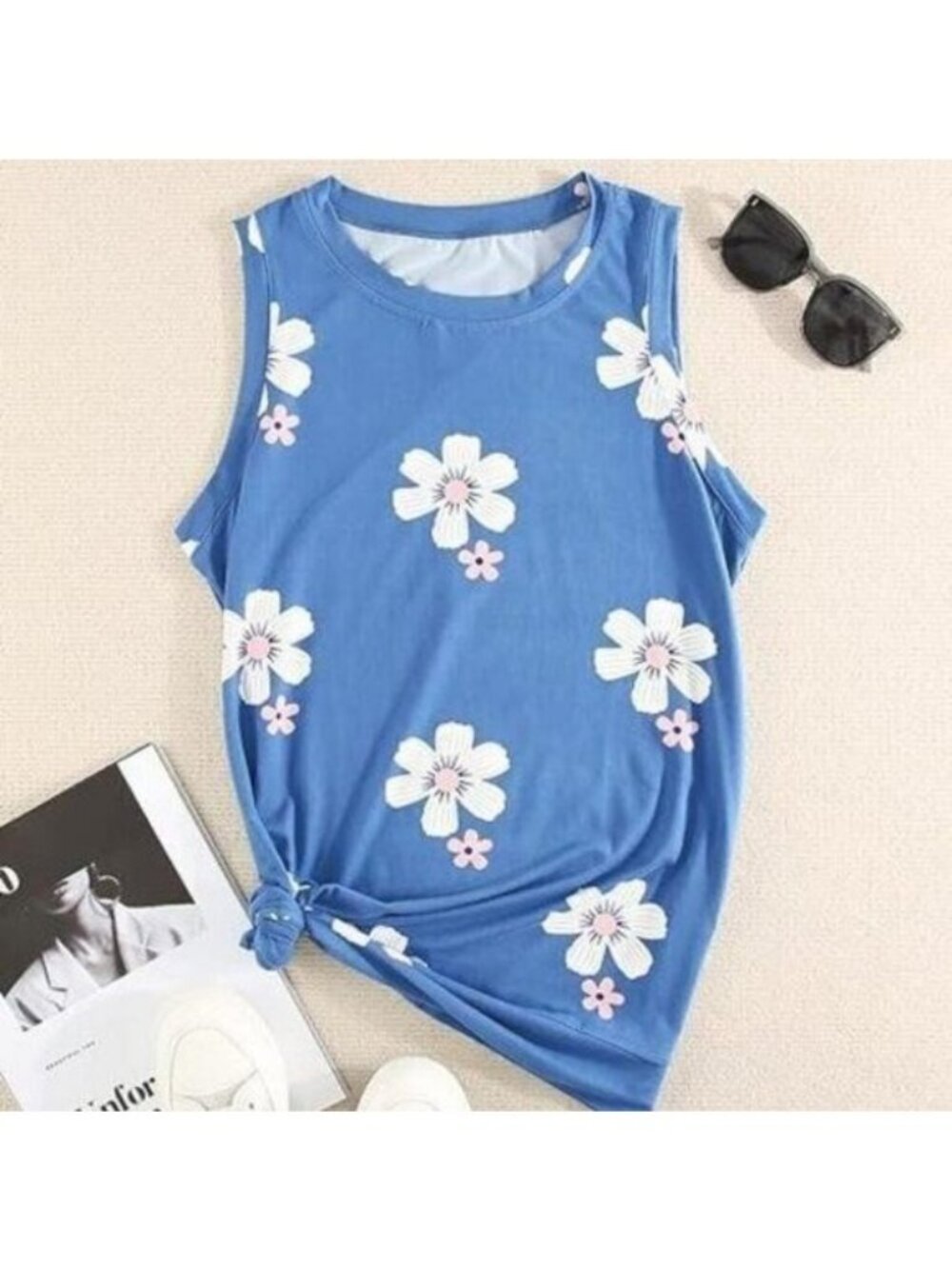 Daisy Flowers Crew Neck Sleeveless Knot Muscle Tank Top Blue & White Size Medium